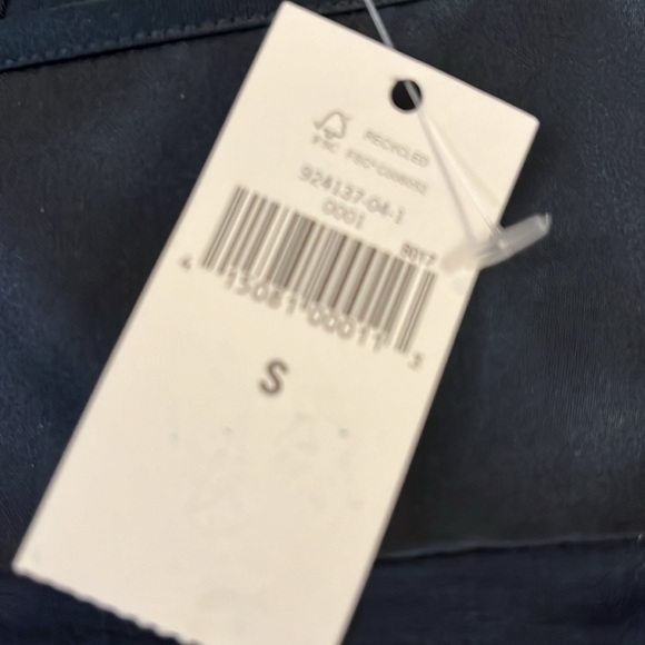 NWT Bananaa Republic factory luxury feel - Picture 3 of 9